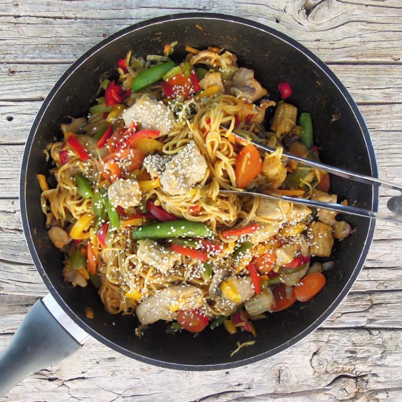 Lo Mein with vegetables and chicken